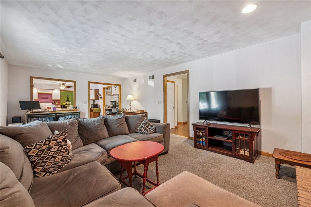 Unity Twp, Pennsylvania 15601, United States, 4 Bedrooms Bedrooms, ,3 BathroomsBathrooms,Residential,Active,189315