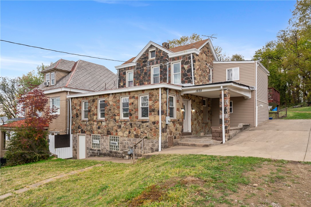 1235 Dagmar Ave