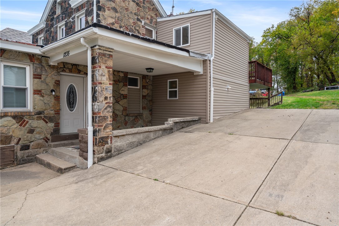 1235 Dagmar Ave