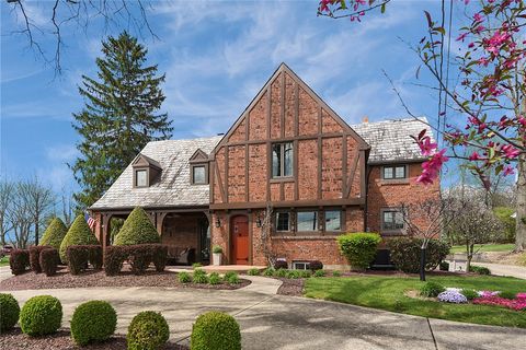 Photo of 637 E Mcmurray Rd, Canonsburg, PA 15317 (MLS # 1748415)