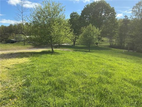 Photo of 777 Sleepy Hollow Rd, Indiana, PA 15701 (MLS # 1750429)