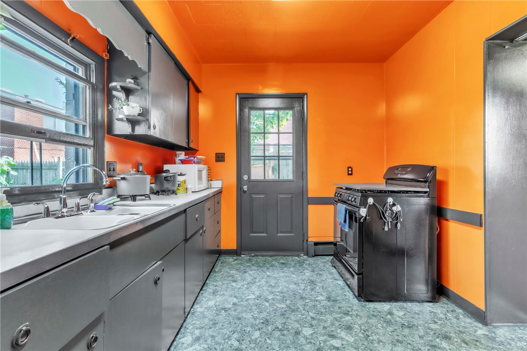 New Kensington, Pennsylvania 15068, United States, 4 Bedrooms Bedrooms, ,1 BathroomBathrooms,Residential,Active,181624