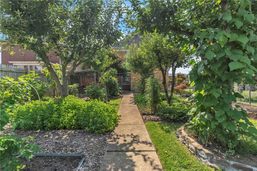 New Kensington, Pennsylvania 15068, United States, 4 Bedrooms Bedrooms, ,1 BathroomBathrooms,Residential,Active,181624