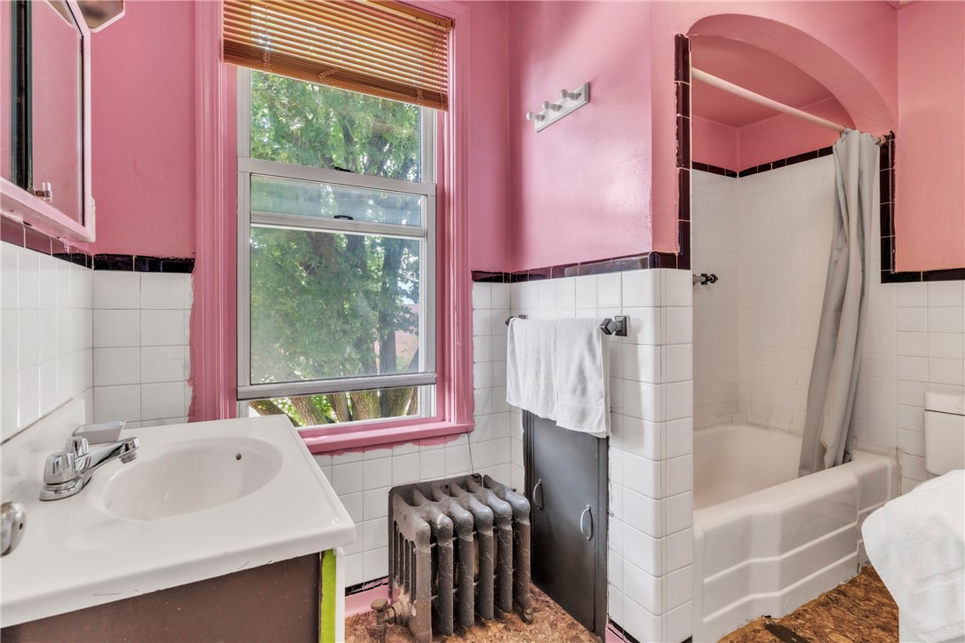 New Kensington, Pennsylvania 15068, United States, 4 Bedrooms Bedrooms, ,1 BathroomBathrooms,Residential,Active,181624