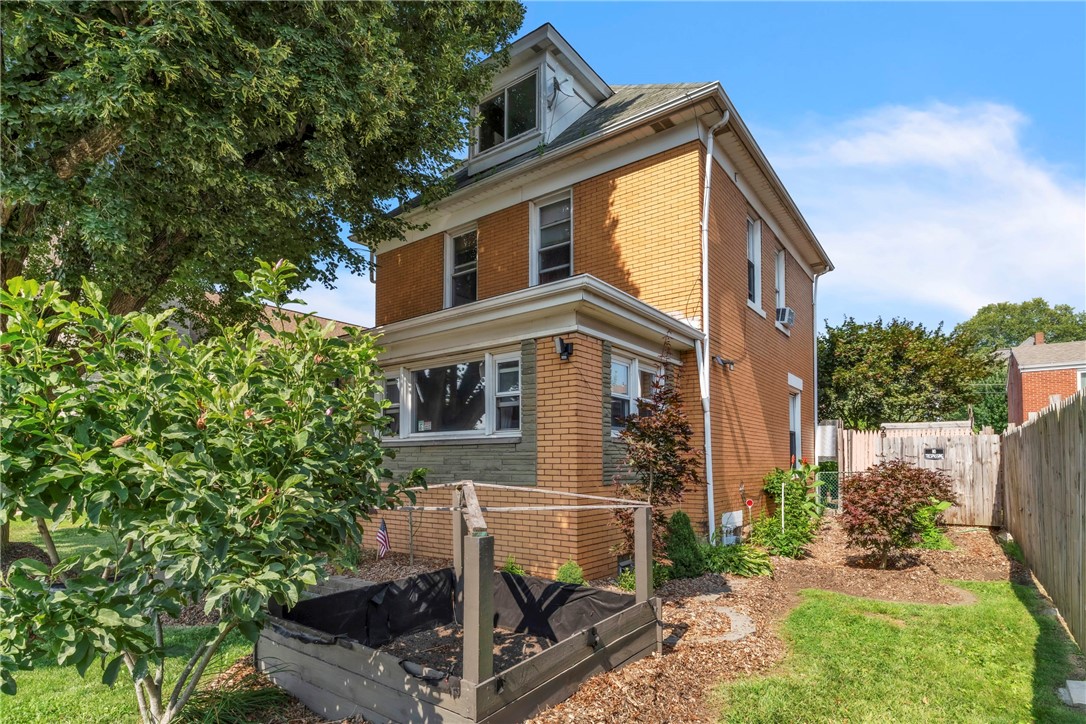 New Kensington, Pennsylvania 15068, United States, 4 Bedrooms Bedrooms, ,1 BathroomBathrooms,Residential,Active,181624