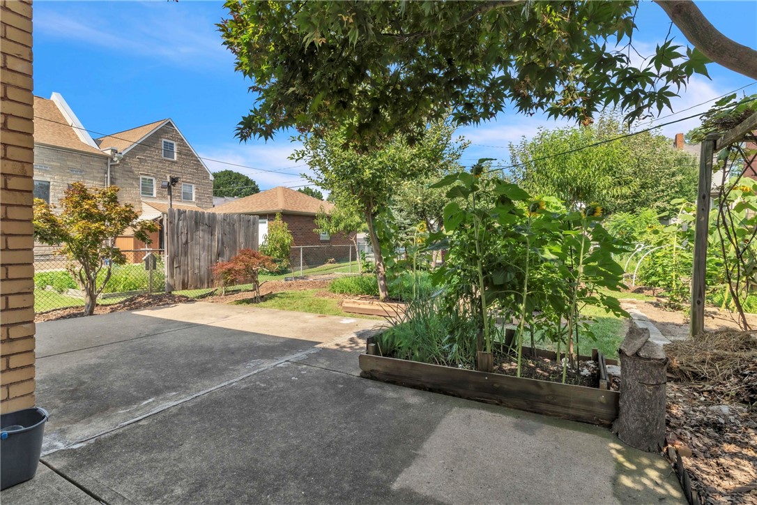 New Kensington, Pennsylvania 15068, United States, 4 Bedrooms Bedrooms, ,1 BathroomBathrooms,Residential,Active,181624