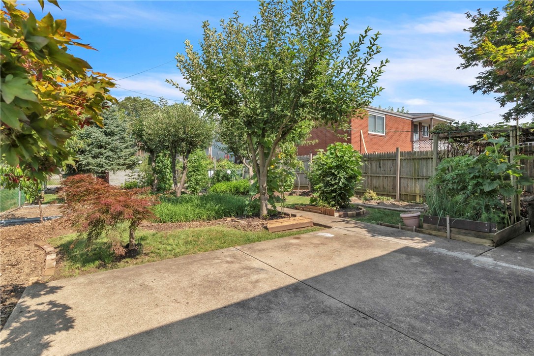 New Kensington, Pennsylvania 15068, United States, 4 Bedrooms Bedrooms, ,1 BathroomBathrooms,Residential,Active,181624