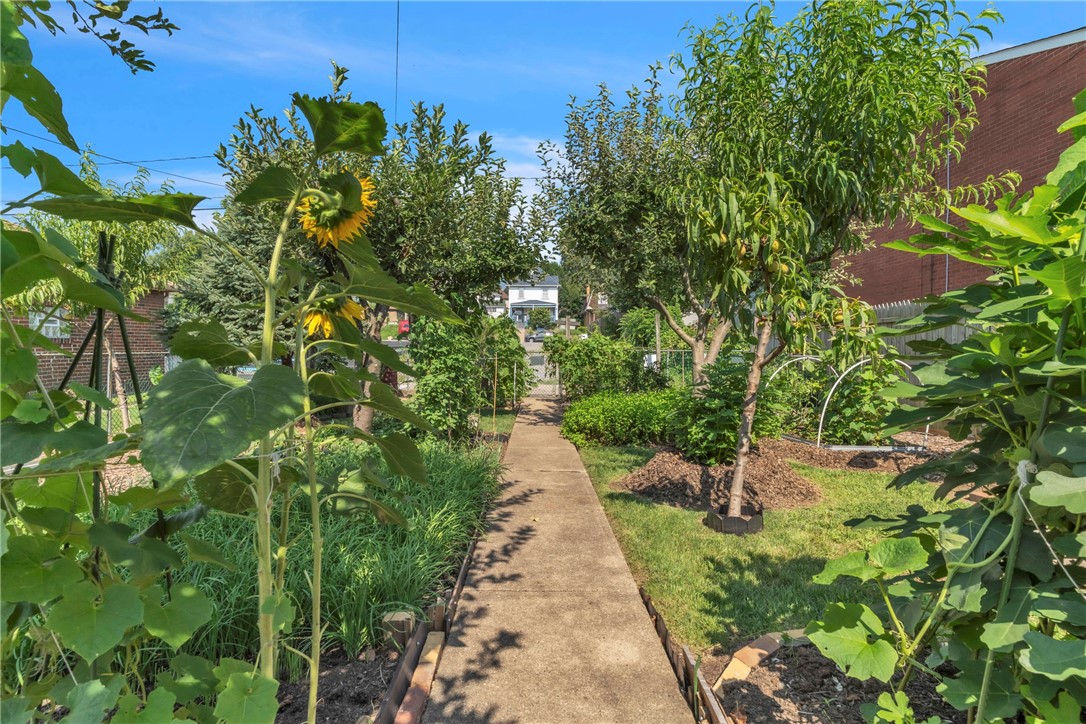 New Kensington, Pennsylvania 15068, United States, 4 Bedrooms Bedrooms, ,1 BathroomBathrooms,Residential,Active,181624