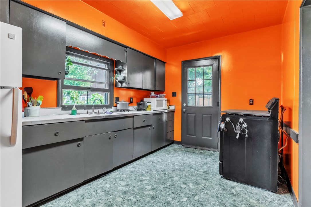 New Kensington, Pennsylvania 15068, United States, 4 Bedrooms Bedrooms, ,1 BathroomBathrooms,Residential,Active,181624