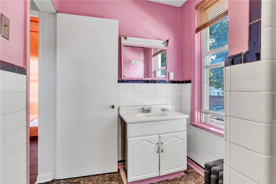 New Kensington, Pennsylvania 15068, United States, 4 Bedrooms Bedrooms, ,1 BathroomBathrooms,Residential,Active,181624