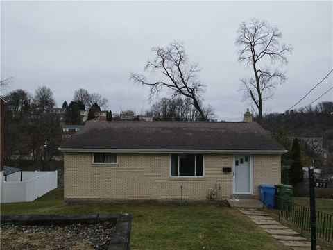 Photo of 977 Vallevista St Ave, Pittsburgh, PA 15234 (MLS # 1735496)