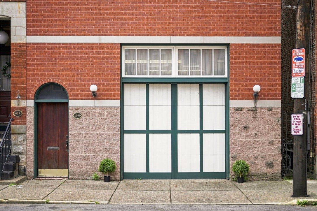 607 Lockhart St