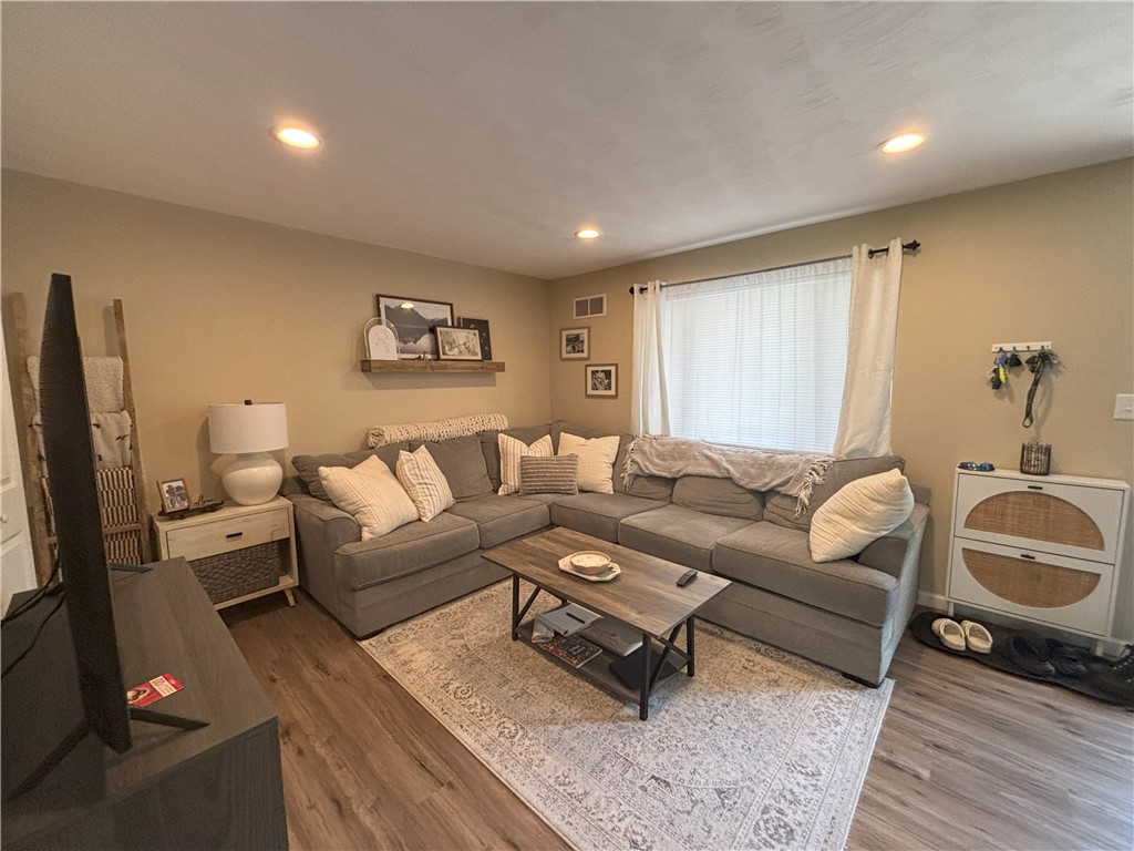 N Versailles, Pennsylvania 15137, United States, 2 Bedrooms Bedrooms, ,1 BathroomBathrooms,Residential,Active,125383