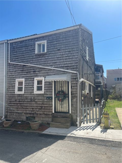 Photo of 1822 Fox Way, Pittsburgh, PA 15203 (MLS # 1752089)