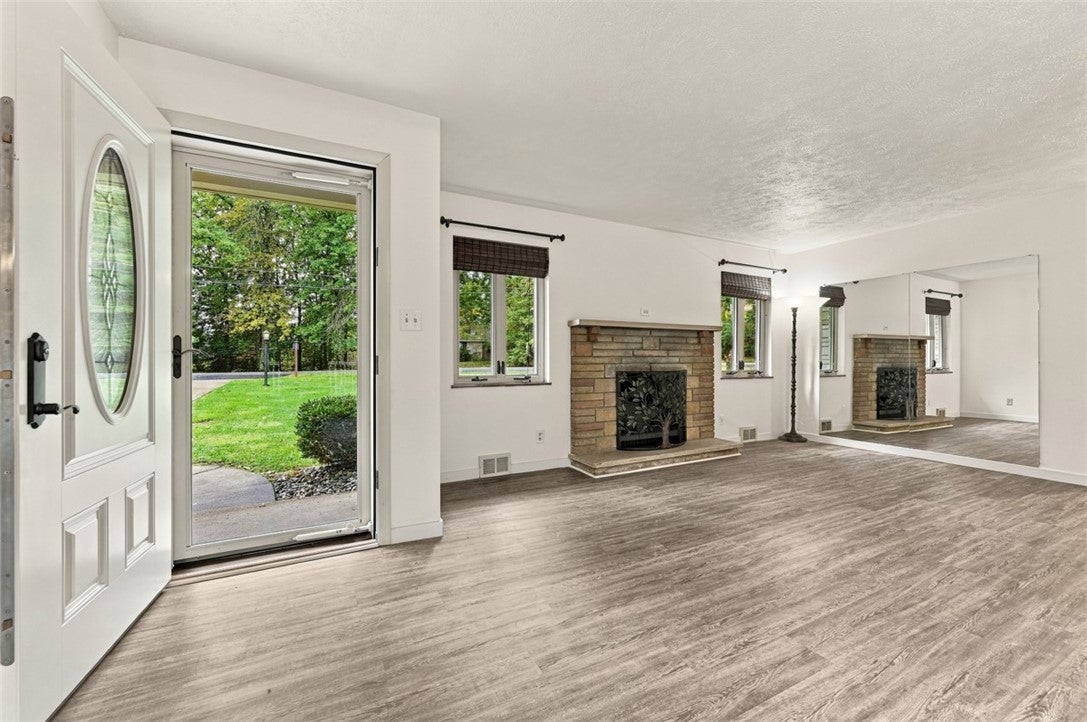 205 Woodside Dr