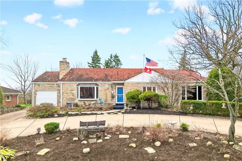 Photo of 2 Terraceview Ave, Pittsburgh, PA 15243 (MLS # 1744970)