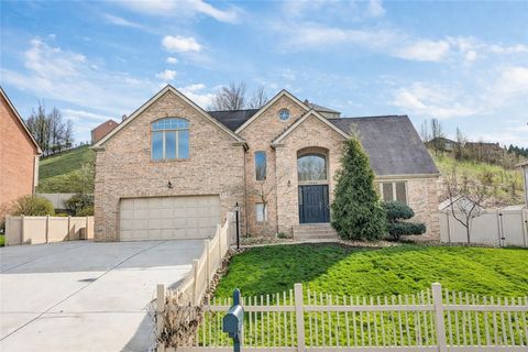 Photo of 5542 Saddlebrook Dr, Bethel Park, PA 15102 (MLS # 1746103)