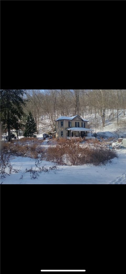 Photo of 750 15th St, Franklin, PA 16323 (MLS # 1738570)