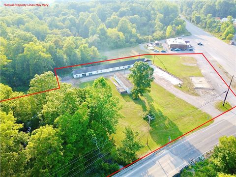 Photo of 1761 Old Youngstown Rd, Edinburg, PA 16116 (MLS # 1741014)