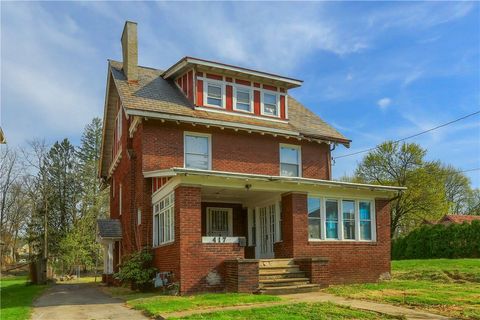Photo of 417 E Moody Ave, New Castle, PA 16105 (MLS # 1747945)