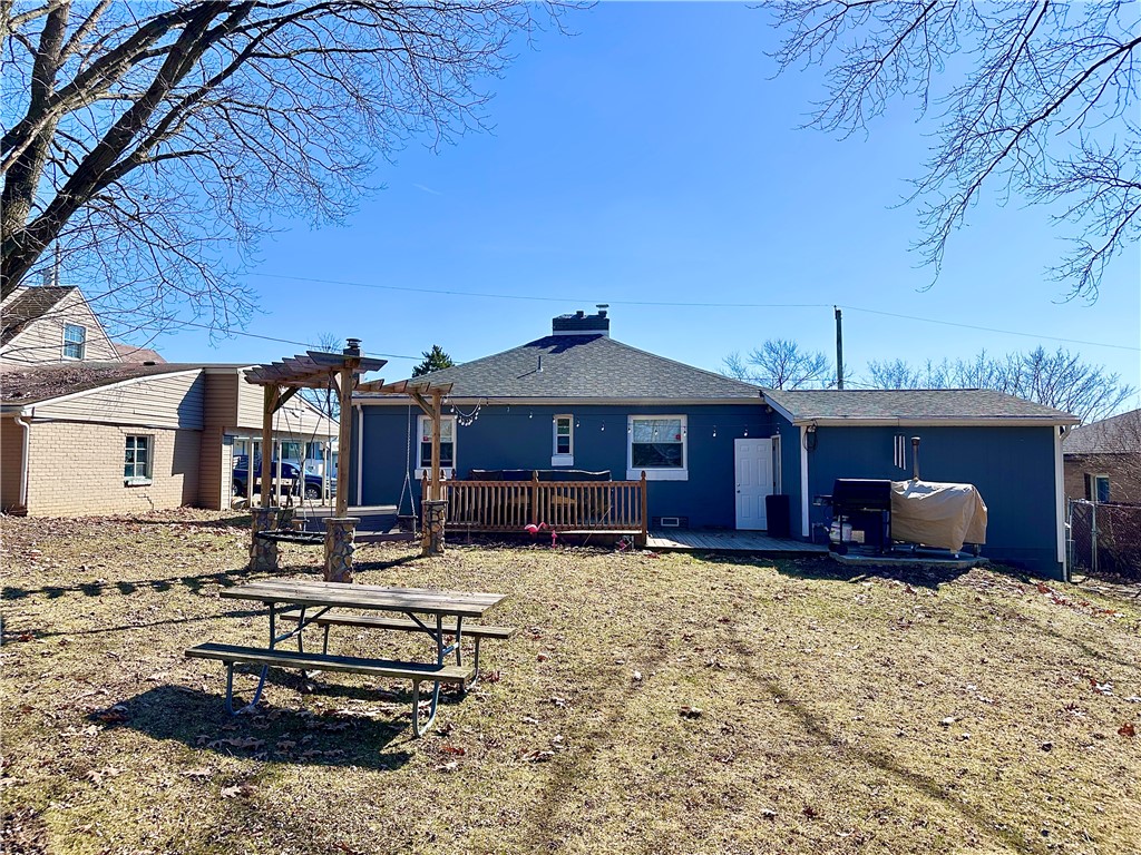 Neshannock Twp, Pennsylvania 16105, United States, 3 Bedrooms Bedrooms, ,2 BathroomsBathrooms,Residential,Contingent,87405