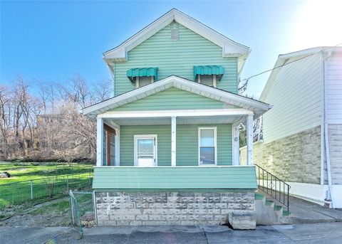 Photo of 413 N Prospect St, Connellsville, PA 15425 (MLS # 1745527)