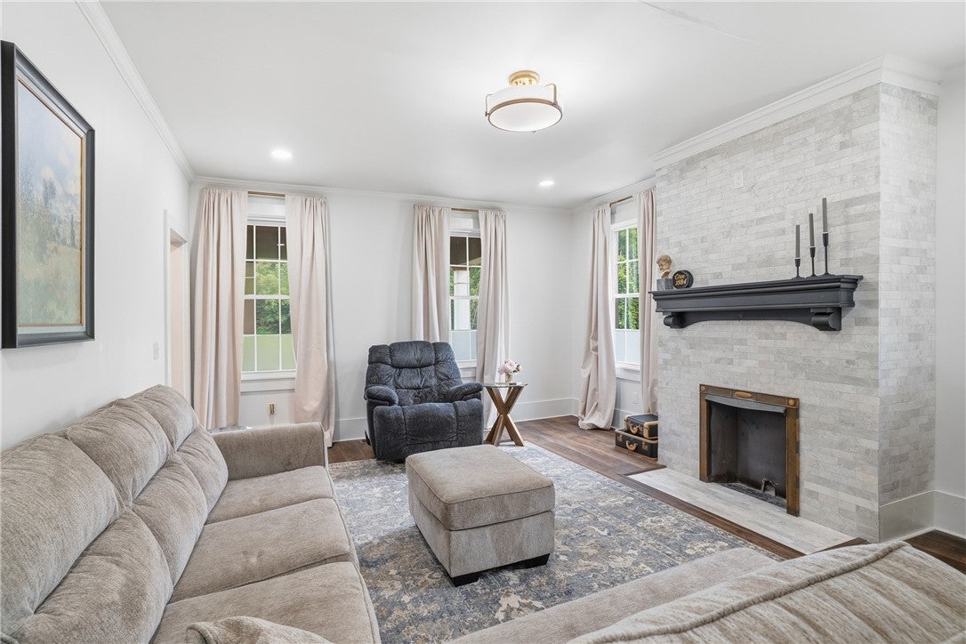 214 River Ave