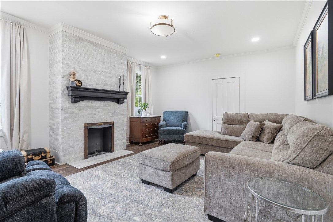 214 River Ave