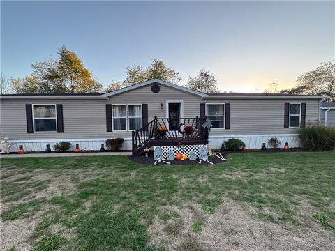 Photo of 505 Amy Ln, Rochester, PA 15074 (MLS # 1725124)