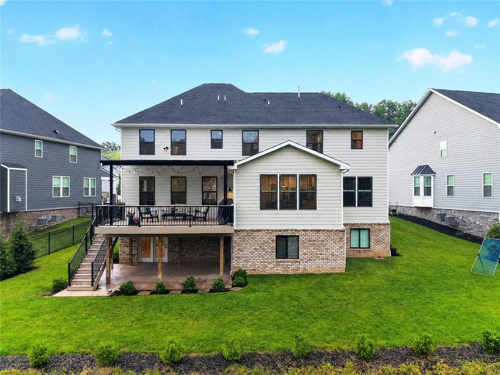 321 Crest Ln