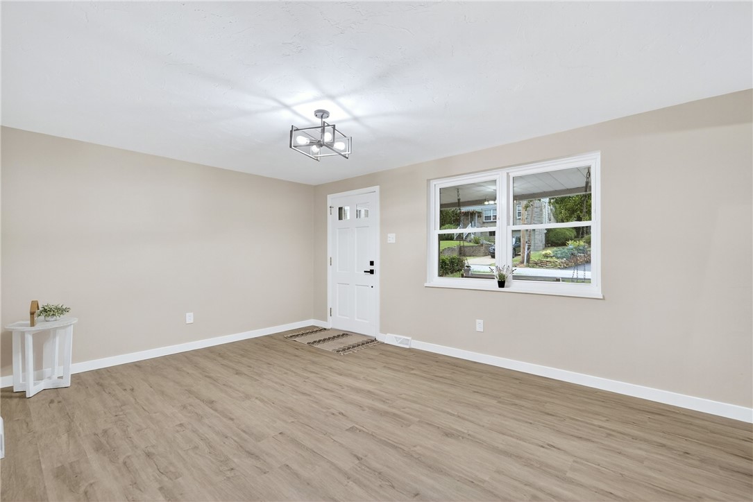 35 Meadowbrook Ave