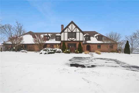 Photo of 620 North Franklin Ave, Somerset Boro, PA 15501 (MLS # 1737713)