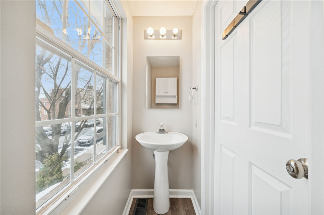 Oakland, Pennsylvania 15213, United States, 3 Bedrooms Bedrooms, ,2 BathroomsBathrooms,Residential,Active,252815