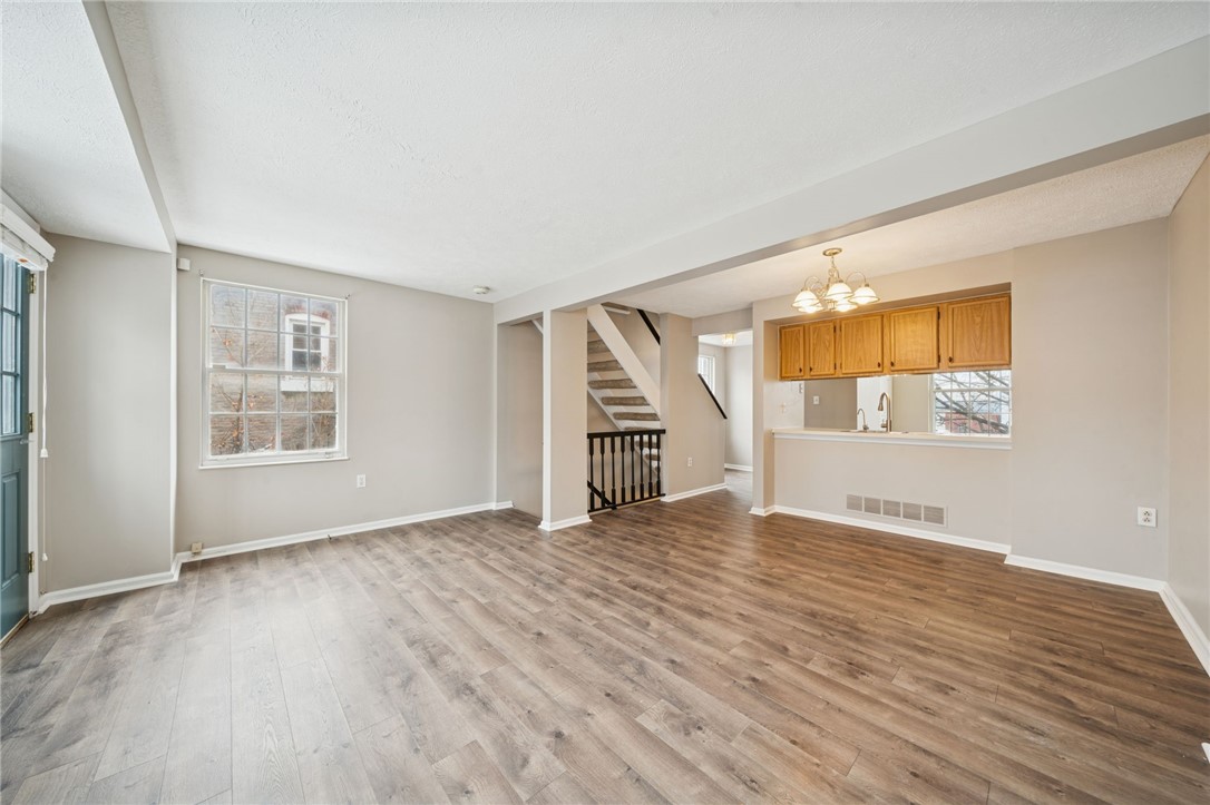 Oakland, Pennsylvania 15213, United States, 3 Bedrooms Bedrooms, ,2 BathroomsBathrooms,Residential,Active,252815