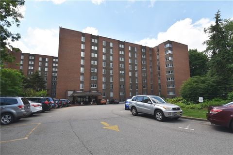 Photo of 5 Bayard Rd #100, Pittsburgh, PA 15213 (MLS # 1742226)