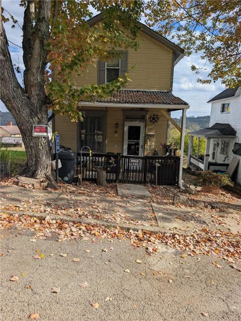 Photo of 818 Shady Ave, Charleroi, PA 15022 (MLS # 1726261)
