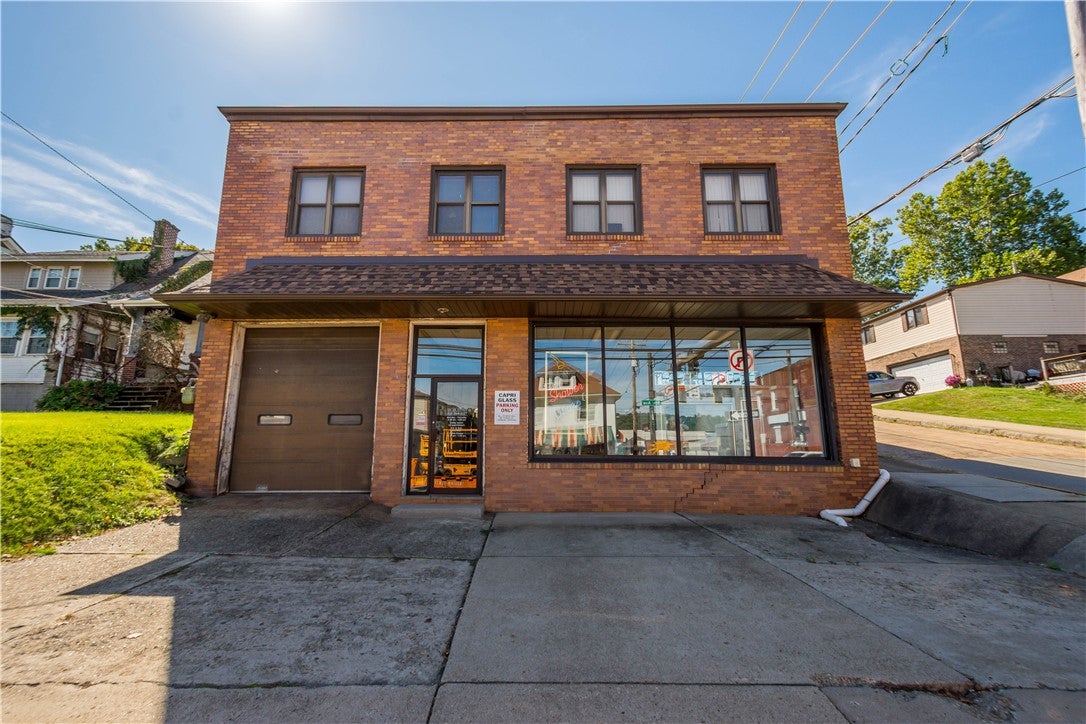 Photo 1 of 22 — 700 5th Ave, Coraopolis, PA 15108