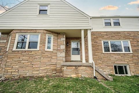 Photo of 1435 Morrow Rd, Pittsburgh, PA 15241 (MLS # 1726968)