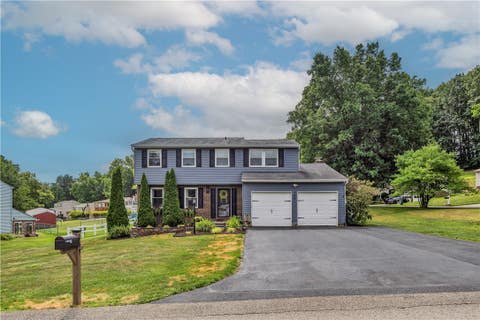 Photo of 159 Fox Run Rd, Cranberry Twp, PA 16066 (MLS # 1763585)