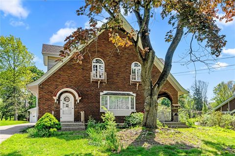 Photo of 2008 Clearview Rd, Glenshaw, PA 15116 (MLS # 1752051)