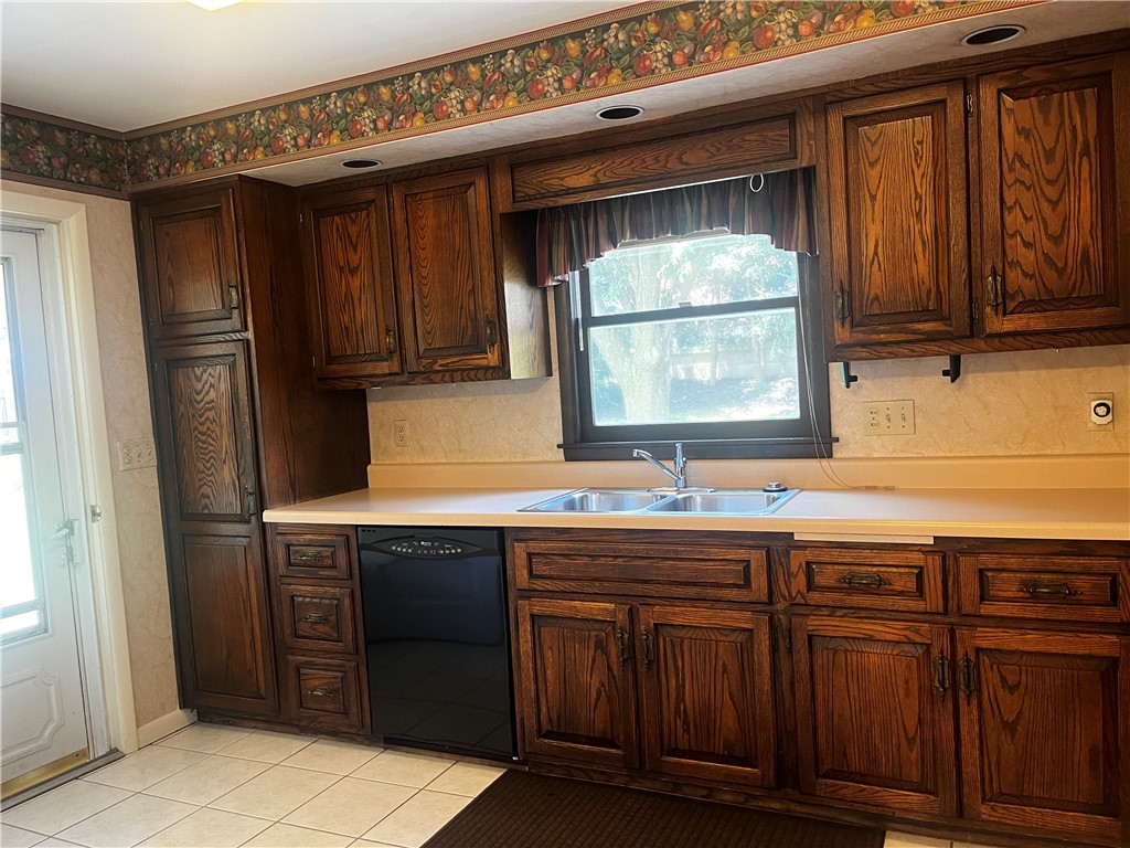 Youngwood, Pennsylvania 15697, United States, 3 Bedrooms Bedrooms, ,2 BathroomsBathrooms,Residential,Active,161557