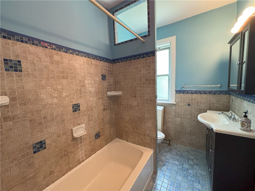 Squirrel Hill, Pennsylvania 15217, United States, 3 Bedrooms Bedrooms, ,1 BathroomBathrooms,Residential,Active,202992