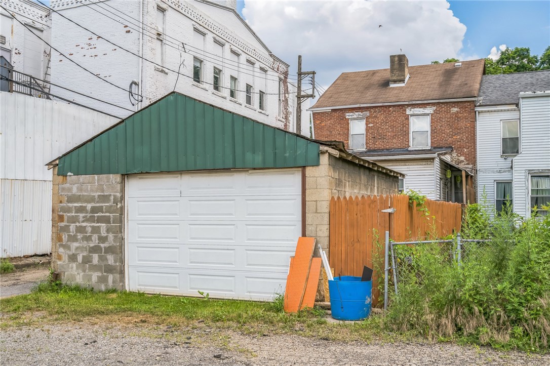 112 Earl St