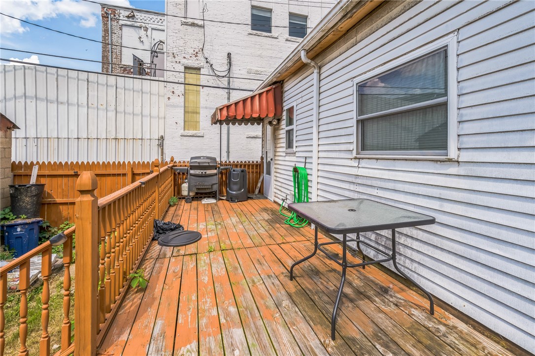 112 Earl St