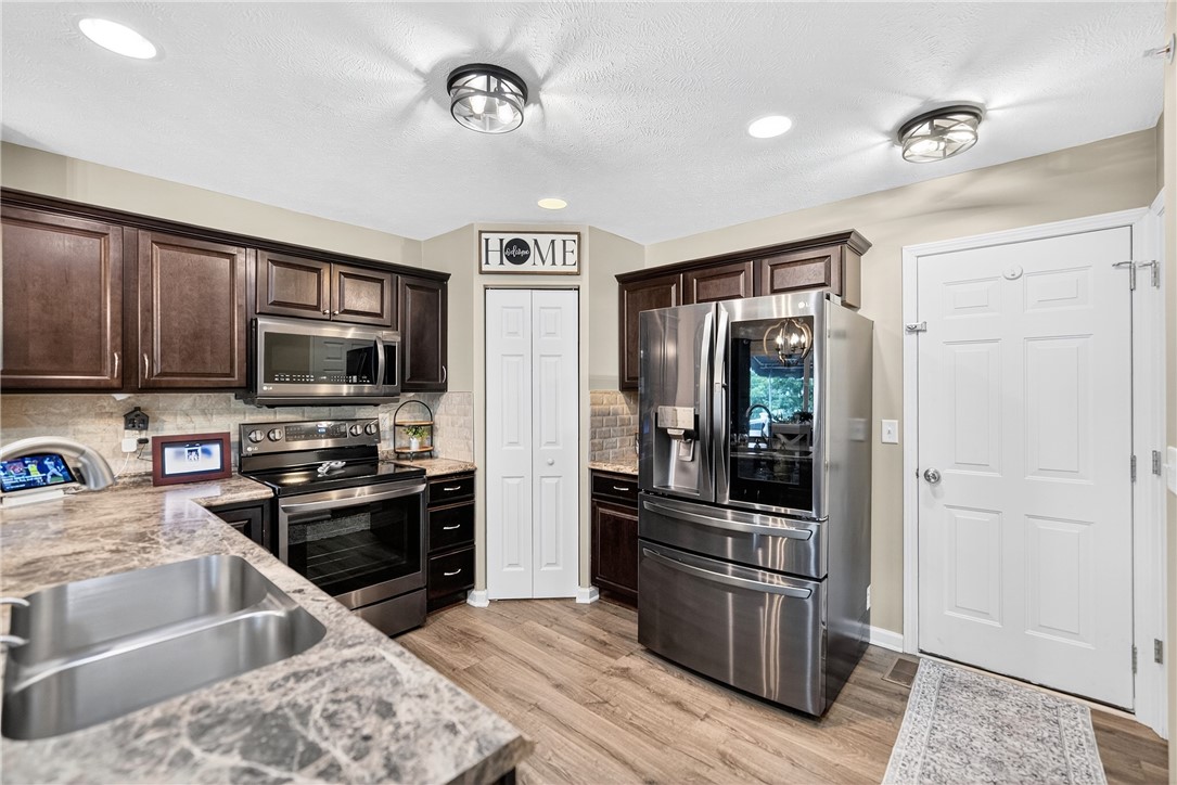 South Strabane, Pennsylvania 15301, United States, 3 Bedrooms Bedrooms, ,3 BathroomsBathrooms,Residential,Active,168561