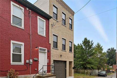 Photo of 1236 Butterfield Way, Pittsburgh, PA 15212 (MLS # 1733205)