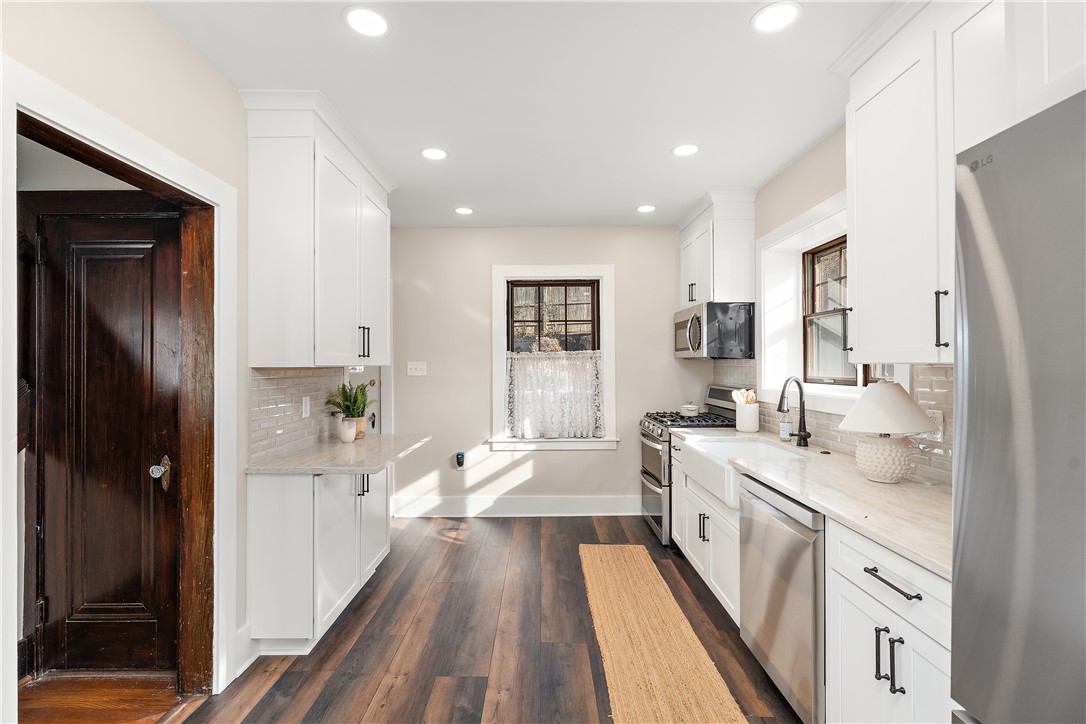 Edgeworth, Pennsylvania 15143, United States, 3 Bedrooms Bedrooms, ,2 BathroomsBathrooms,Residential,Contingent,253800