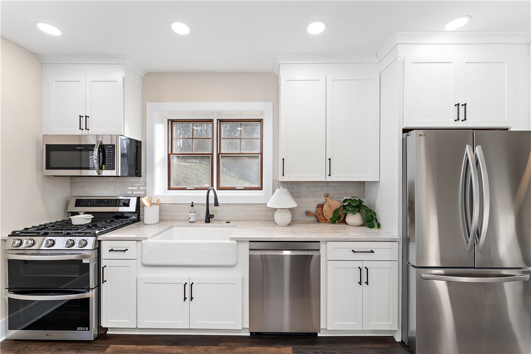 Edgeworth, Pennsylvania 15143, United States, 3 Bedrooms Bedrooms, ,2 BathroomsBathrooms,Residential,Contingent,253800