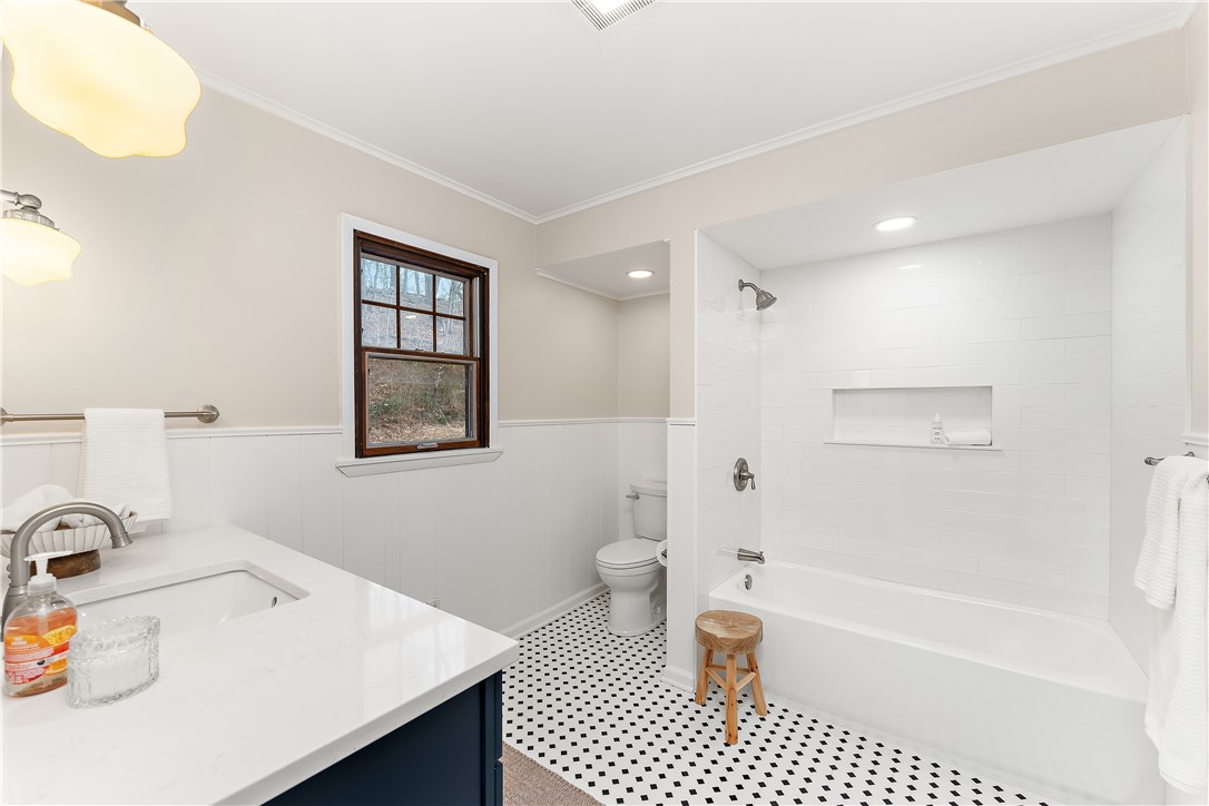 Edgeworth, Pennsylvania 15143, United States, 3 Bedrooms Bedrooms, ,2 BathroomsBathrooms,Residential,Contingent,253800