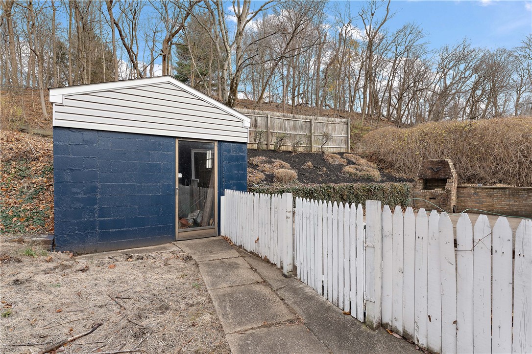 Edgeworth, Pennsylvania 15143, United States, 3 Bedrooms Bedrooms, ,2 BathroomsBathrooms,Residential,Contingent,253800